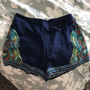 Printed navy blue shorts